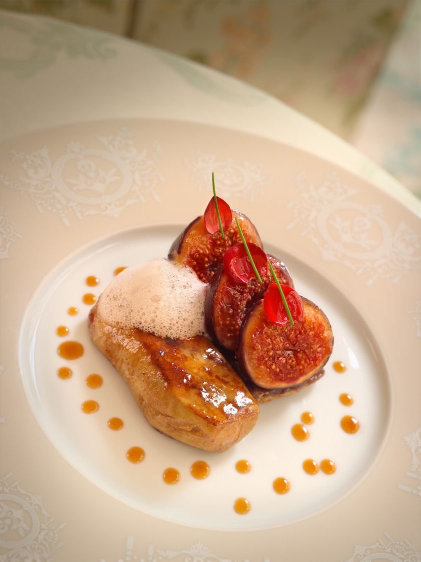 Foie gras poêlé aux figues caramélisées, mousseux de banyuls
